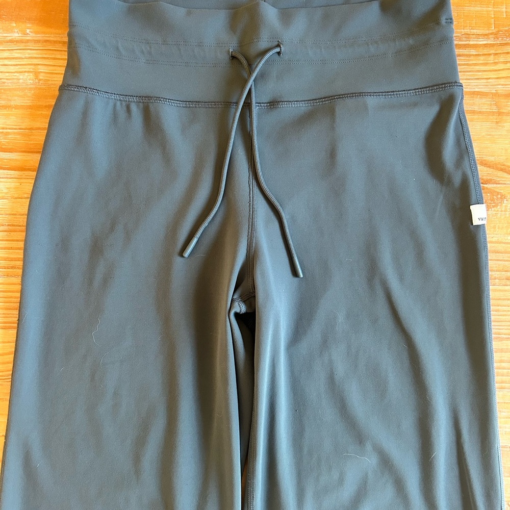 Vuori size medium daily wide leg pant